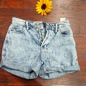 HOLLISTER ULTRA HIGH WAIST DENIM SHORTS ✨️✨️